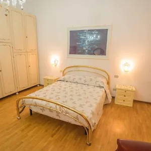 https://ca-simonne.hotelinveneto.com