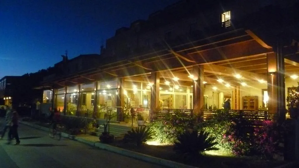 ***  Hotel Miramare カスティリオーネ・デッラ・ペスカーイア イタリア